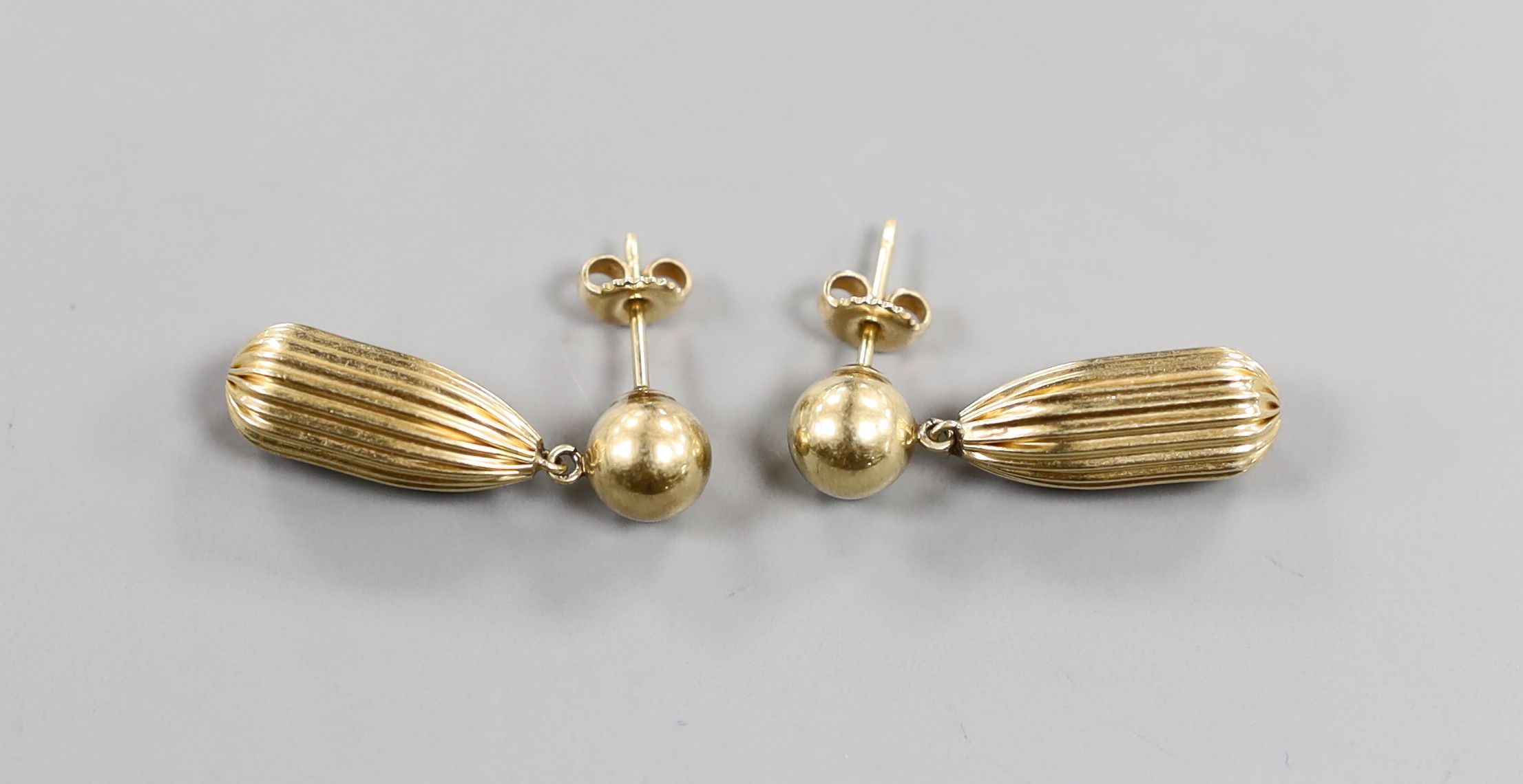 A pair of 14k fluted yellow metal drop earrings, 29mm, 3.8 grams.